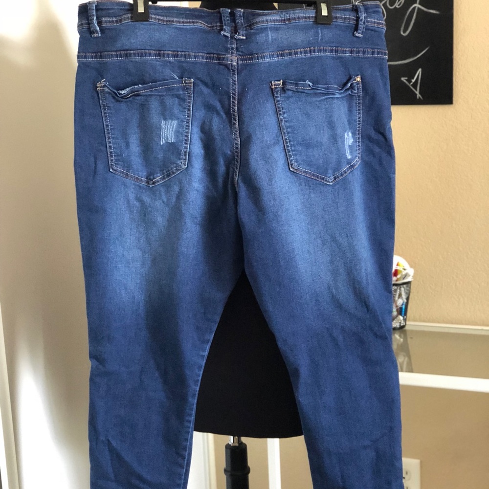 LoLo Ripped Jeans - Picture 2 of 6